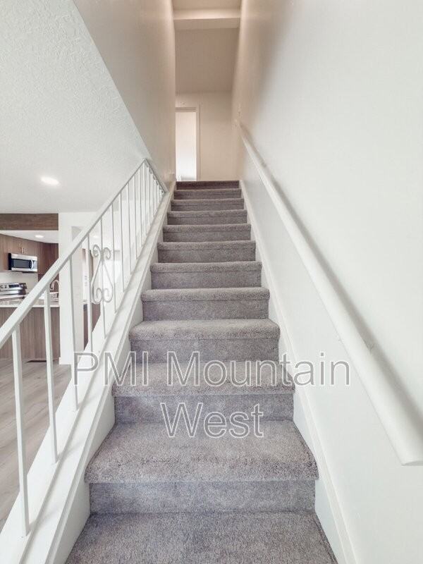 945 S Main St #5 - Photo 7 of 23