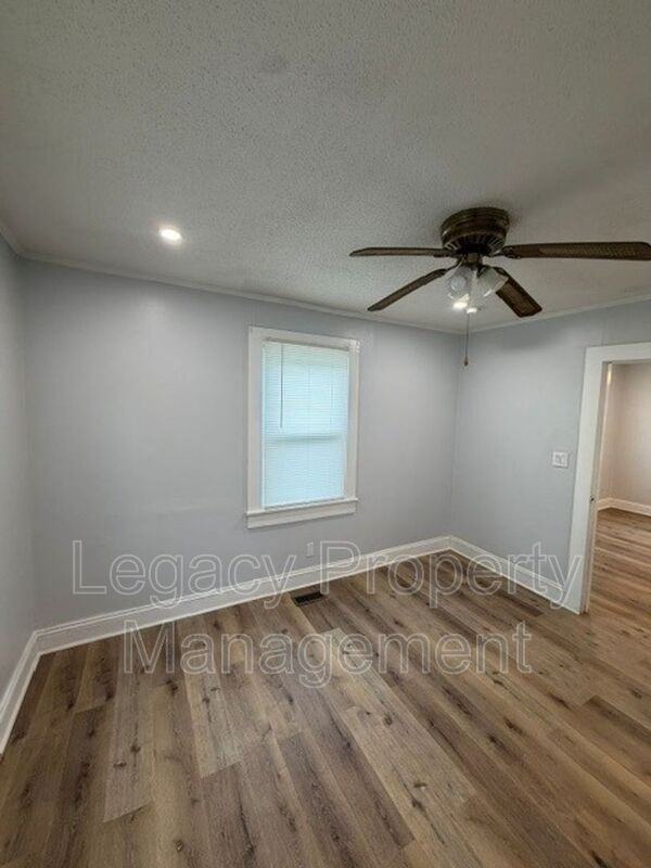 1817 Wood Ave - Photo 3 of 9