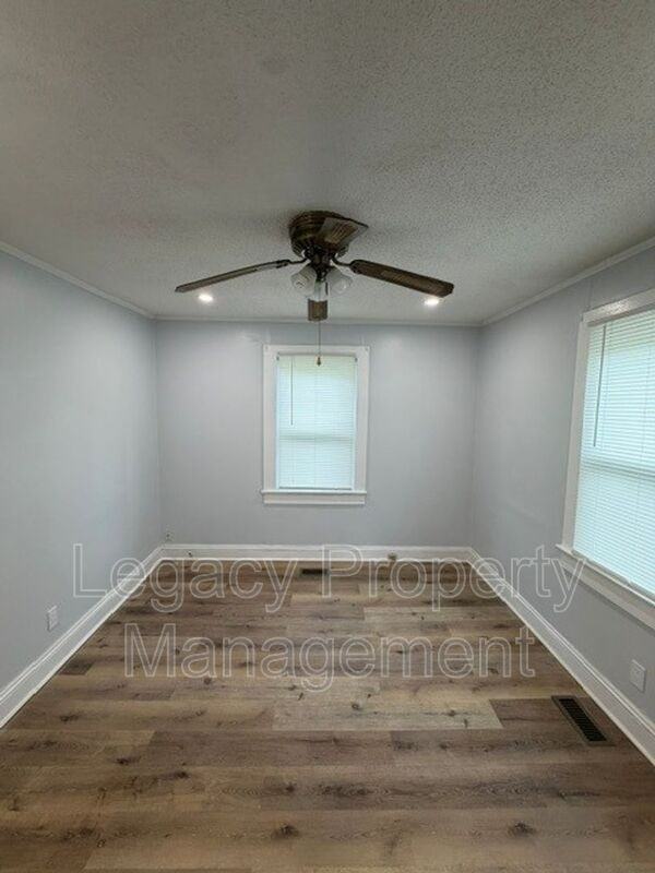 1817 Wood Ave - Photo 6 of 9