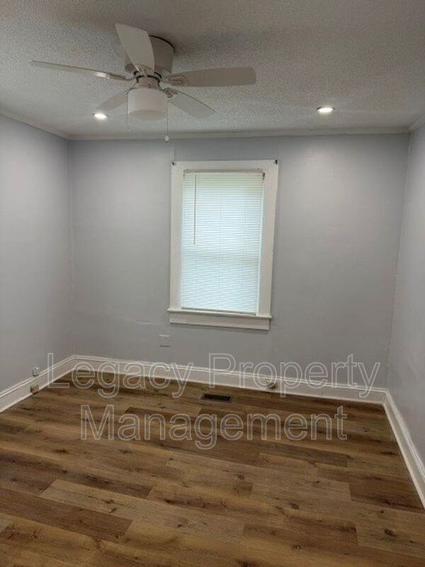 1817 Wood Ave - Photo 7 of 9