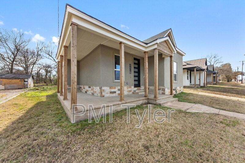 1247 Bonham St - Photo 4 of 21