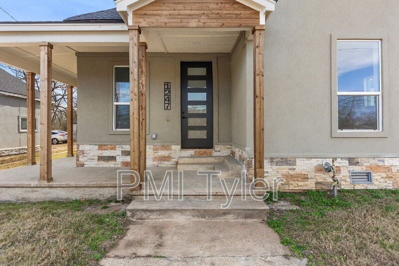 1247 Bonham St - Photo 5 of 21