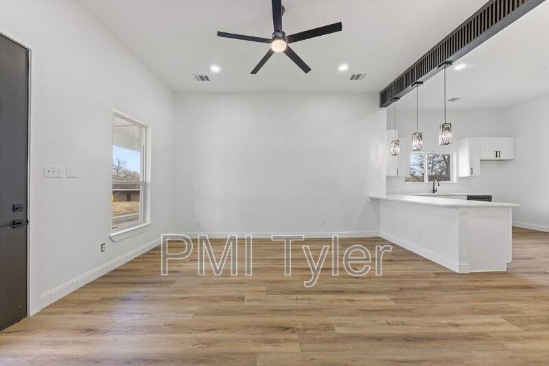 1247 Bonham St - Photo 6 of 21