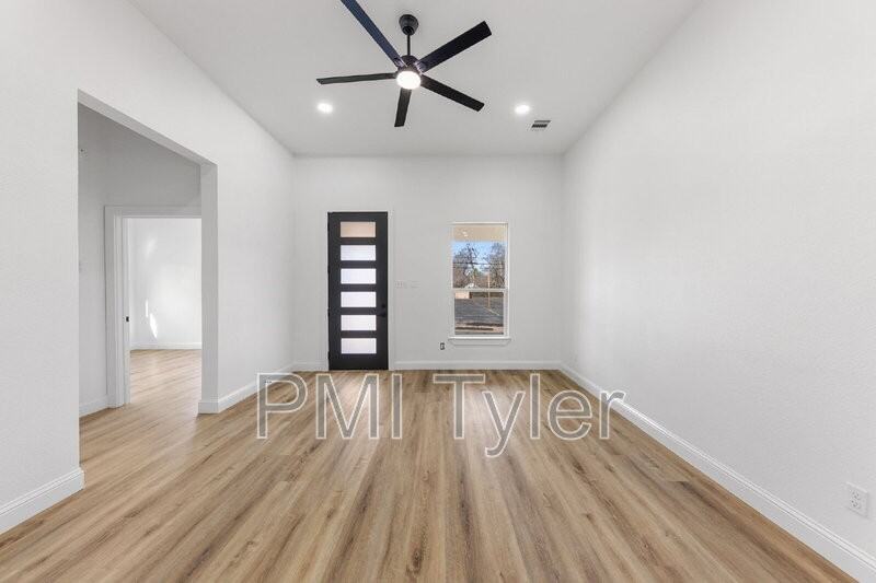 1247 Bonham St - Photo 7 of 21