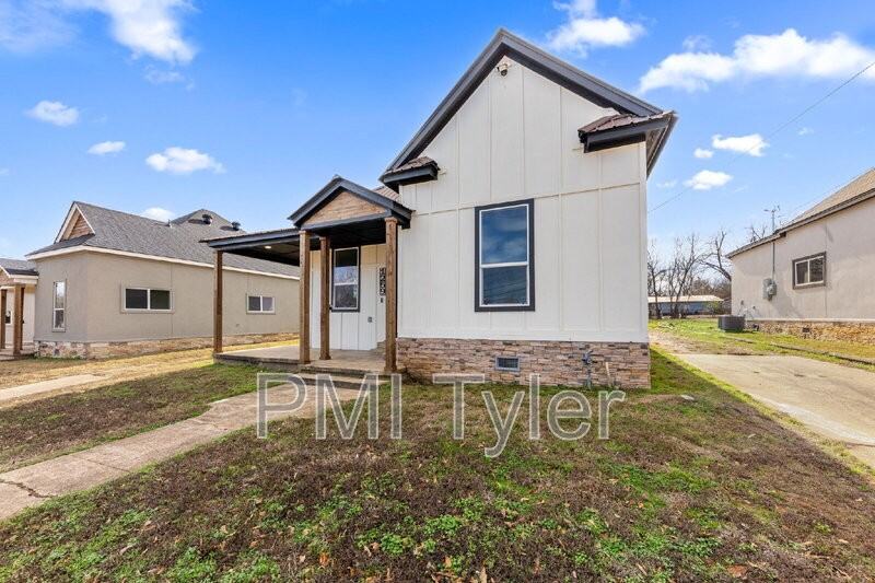 1259 Bonham St - Photo 3 of 25