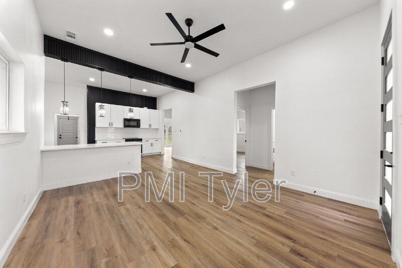 1259 Bonham St - Photo 6 of 25