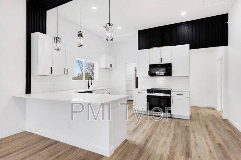 1269 Bonham St - Photo 3 of 15