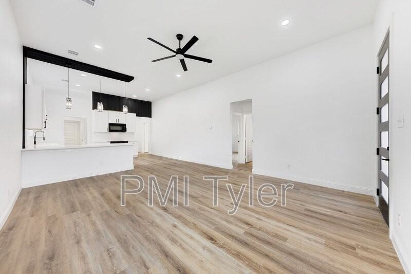 1269 Bonham St - Photo 4 of 15