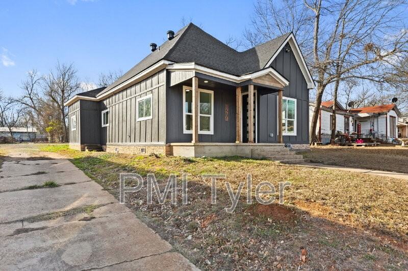 1279 Bonham St - Photo 2 of 24