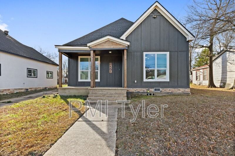 1279 Bonham St - Photo 4 of 24