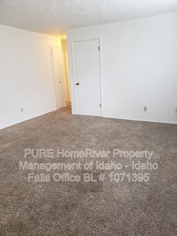 640 Hansen Ave #4 - Photo 3 of 12