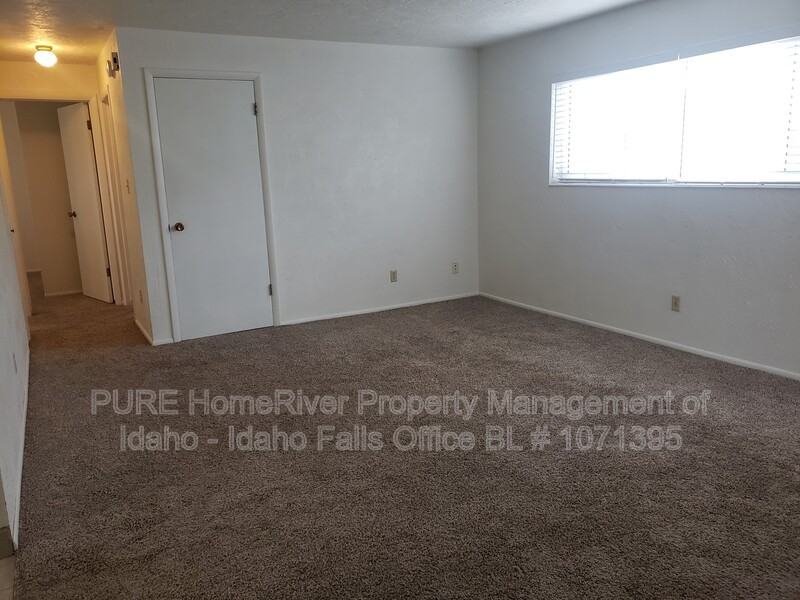 640 Hansen Ave #4 - Photo 4 of 12