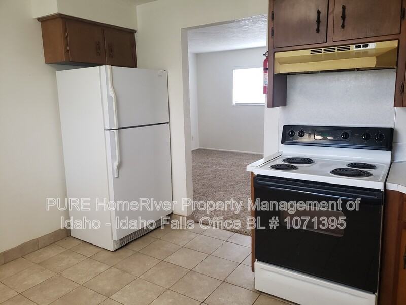 640 Hansen Ave #4 - Photo 6 of 12