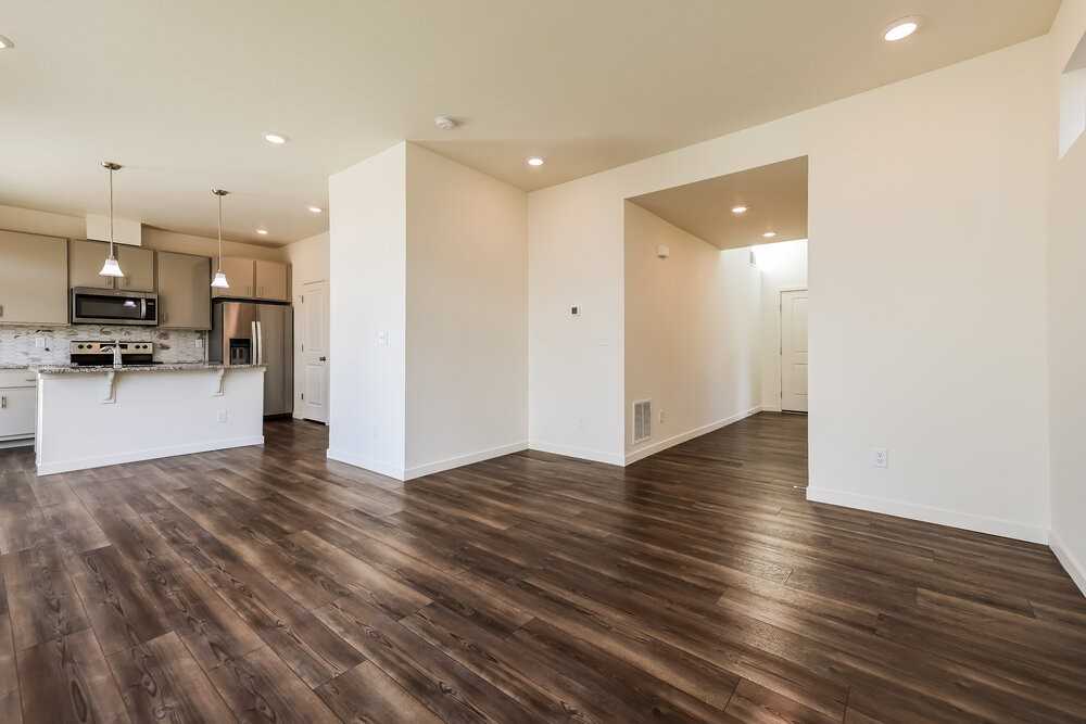 18560 E 47th Ave - Photo 6 of 17