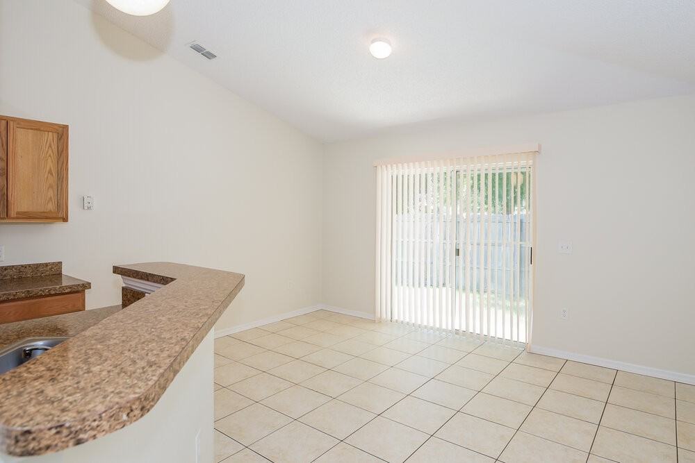 8376 Oak Crossing Dr W - Photo 6 of 15