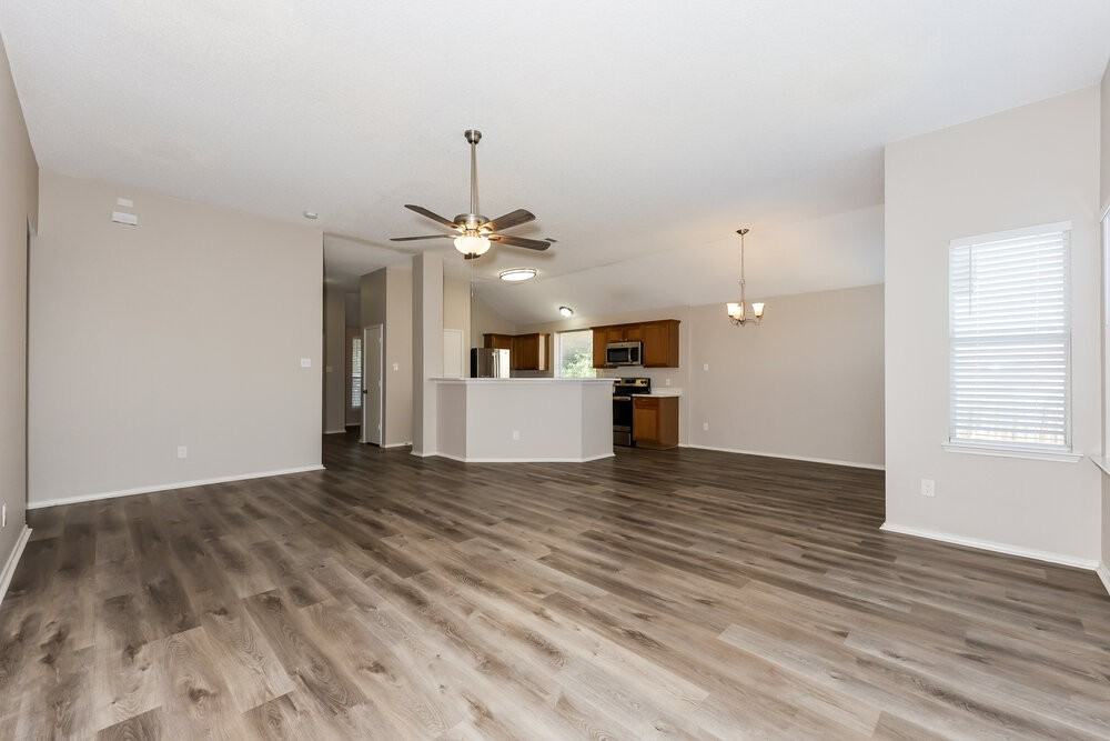 1346 Vermont Ave - Photo 3 of 16