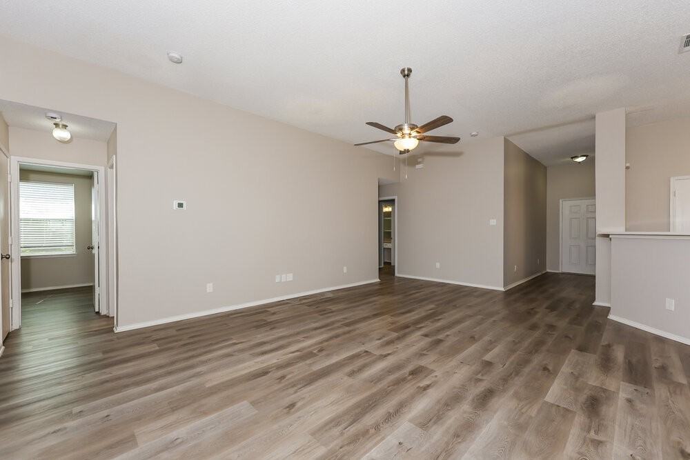 1346 Vermont Ave - Photo 4 of 16