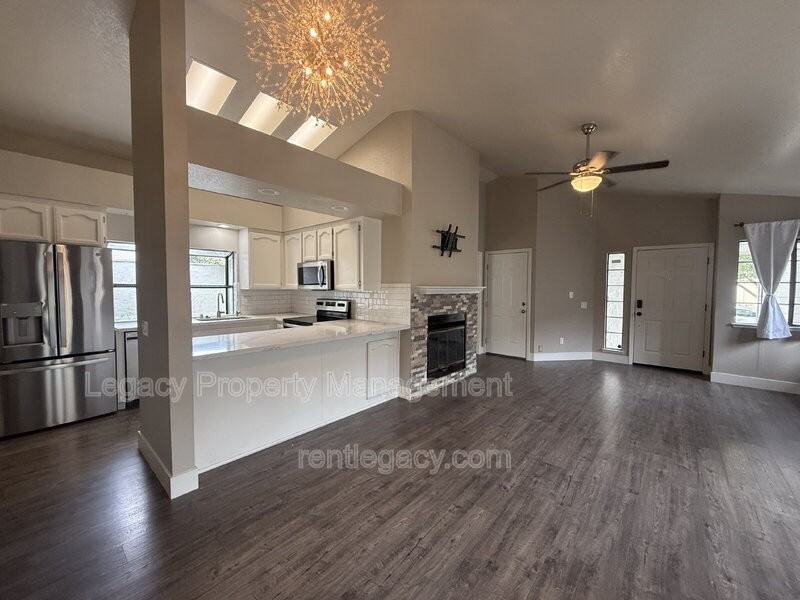7059 Sprig Dr - Photo 3 of 19