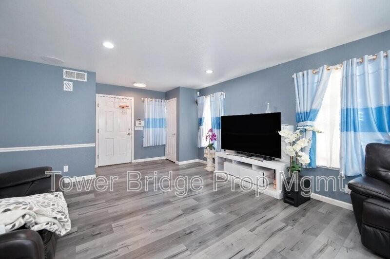 8924 La Margarita Way - Photo 4 of 23