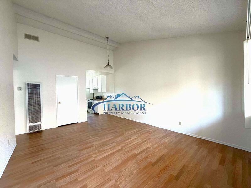 1621 E 5th St #6 - Photo 2 of 10