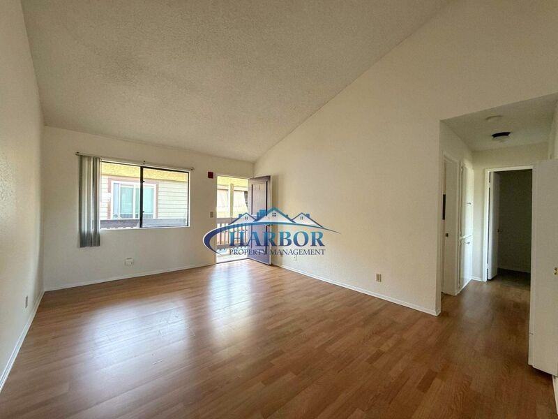 1621 E 5th St #6 - Photo 3 of 10