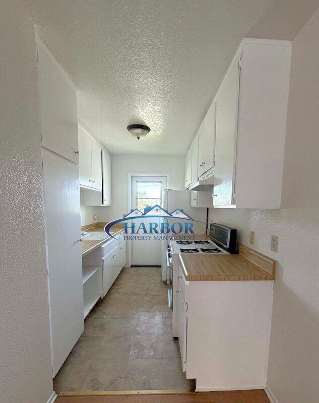 1621 E 5th St #6 - Photo 4 of 10