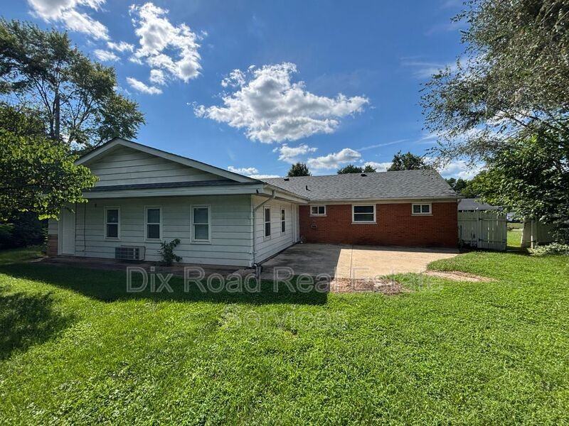 4574 Mccormick Ln - Photo 3 of 16