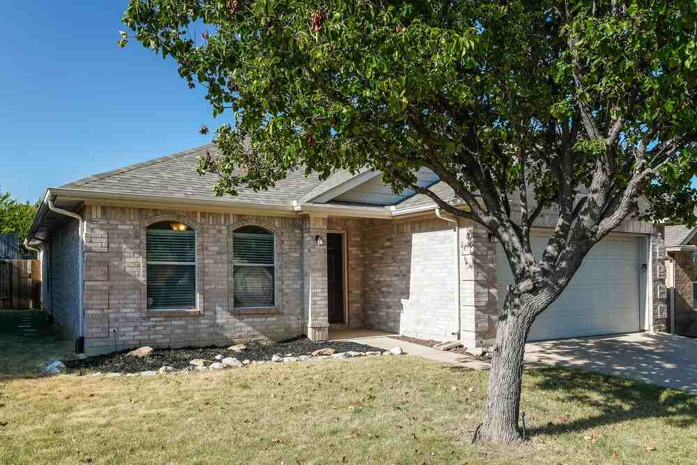 3737 Sapphire St - Photo 3 of 16