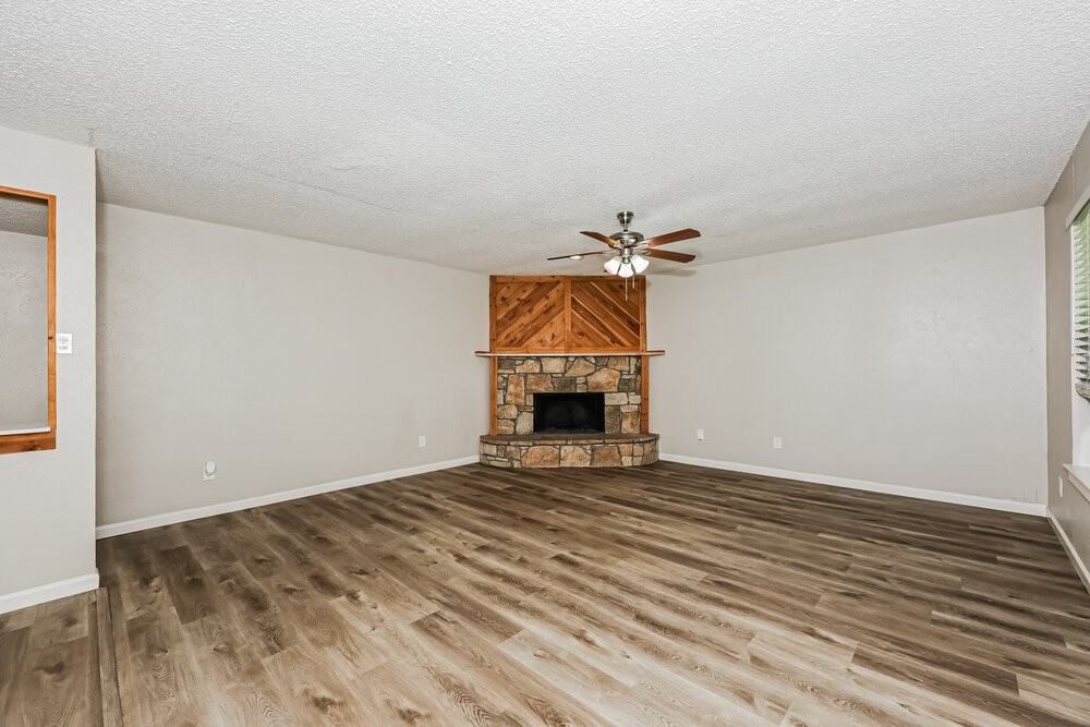 933 Lemontree Dr - Photo 4 of 19