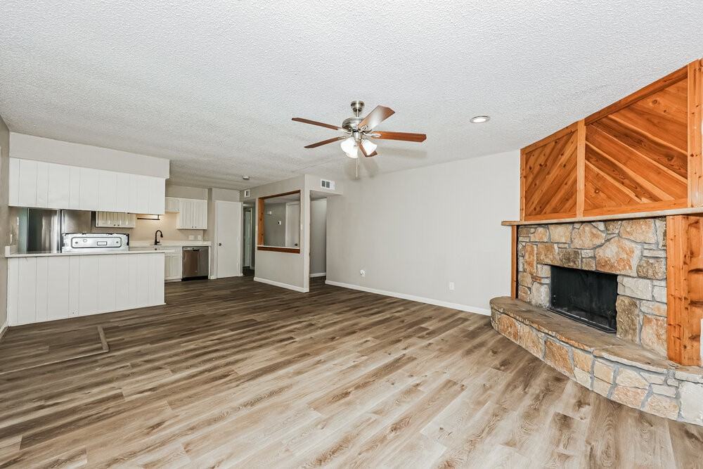 933 Lemontree Dr - Photo 5 of 19