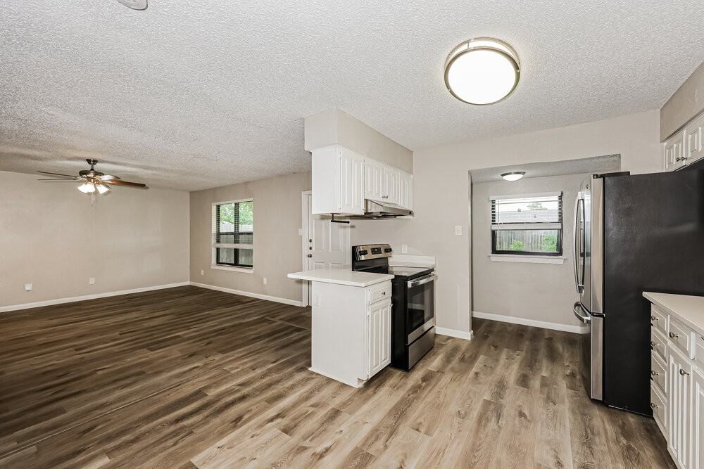 933 Lemontree Dr - Photo 7 of 19