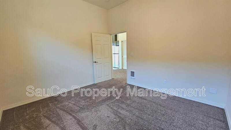33763 E Columbia Ave - Photo 7 of 9