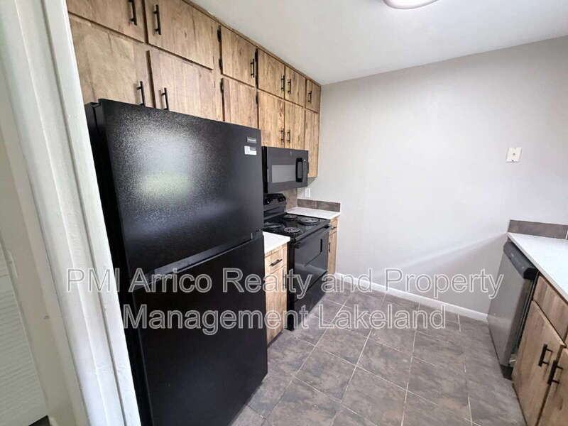 3584 Raintree Cir - Photo 4 of 31