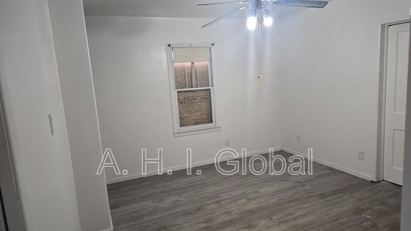 903 N Polk St - Photo 4 of 8