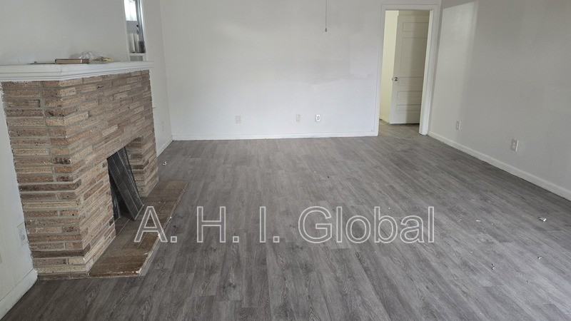 903 N Polk St - Photo 5 of 8