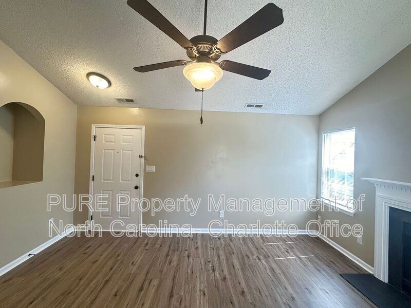 5903 Crosswinds Ct - Photo 4 of 25
