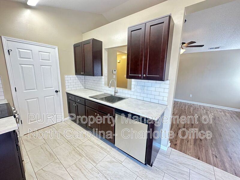 5903 Crosswinds Ct - Photo 7 of 25