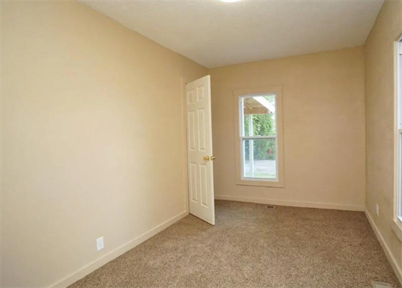 541 W Belmont Ave - Photo 6 of 17
