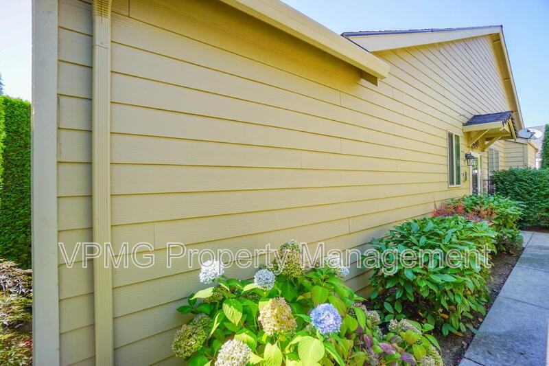 7002 Ne 56th St - Photo 4 of 33