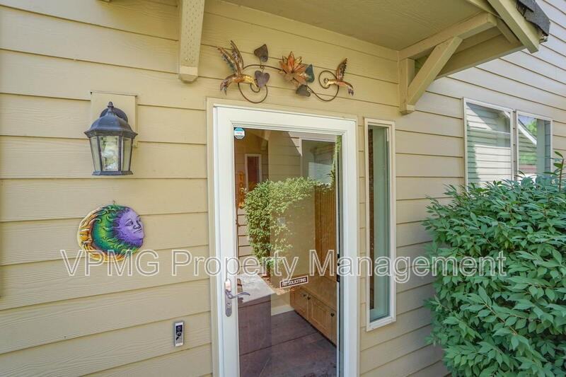 7002 Ne 56th St - Photo 5 of 33