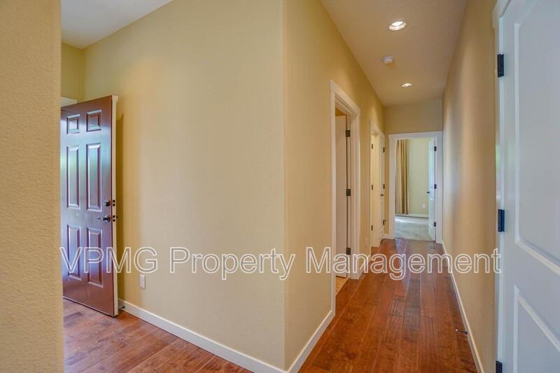 7002 Ne 56th St - Photo 7 of 33