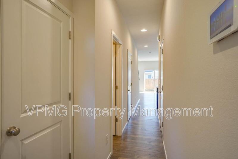 11310 Ne 23rd St - Photo 6 of 37
