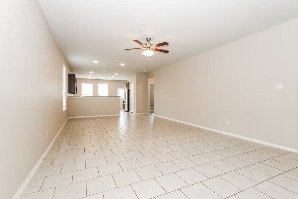 25726 Northpark Palm Dr - Photo 4 of 17
