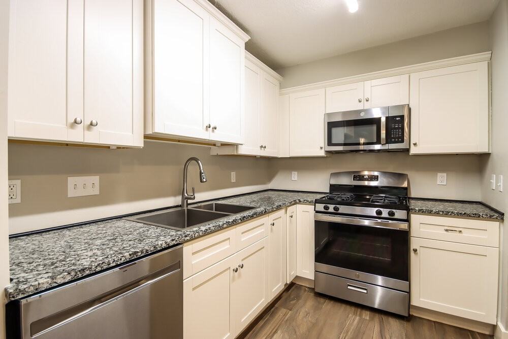 18154 Windy Oaks Ct - Photo 6 of 16