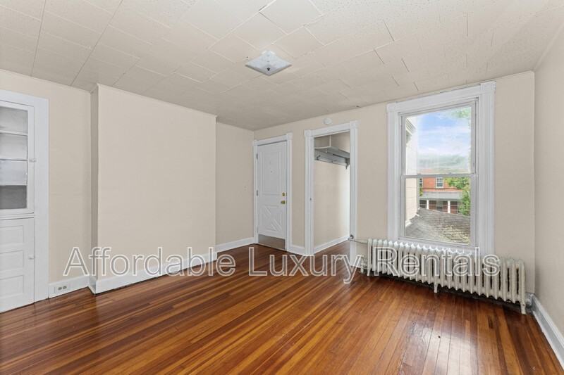 106 S Lake Ave #3 - Photo 2 of 12