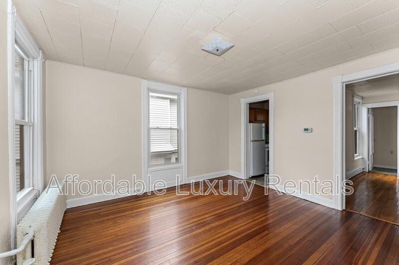 106 S Lake Ave #3 - Photo 4 of 12