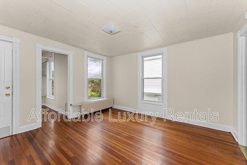 106 S Lake Ave #3 - Photo 5 of 12