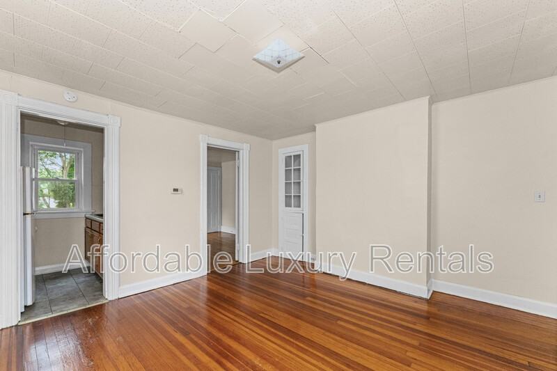 106 S Lake Ave #3 - Photo 6 of 12