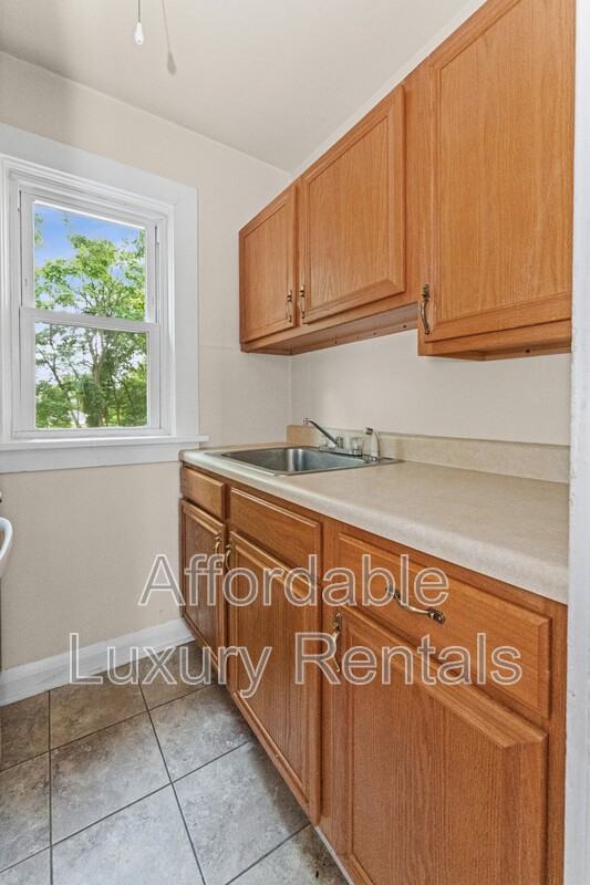 106 S Lake Ave #3 - Photo 7 of 12