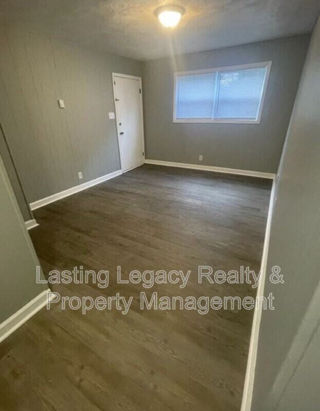 1130 Conley St #B - Photo 2 of 12